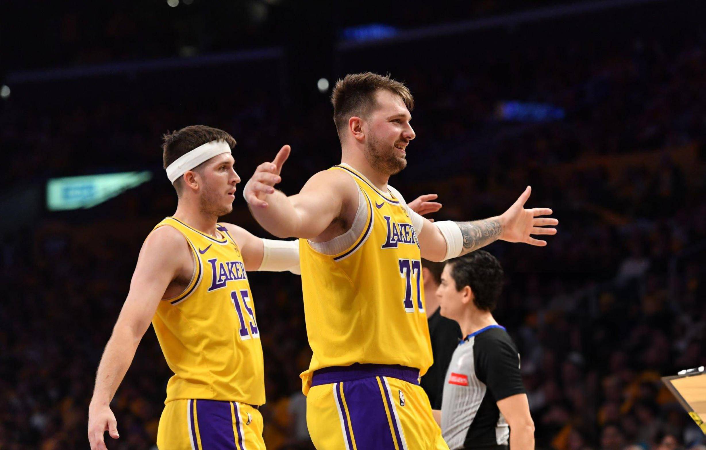 包含东契奇重要时刻出色防守，TES带队取胜！的词条