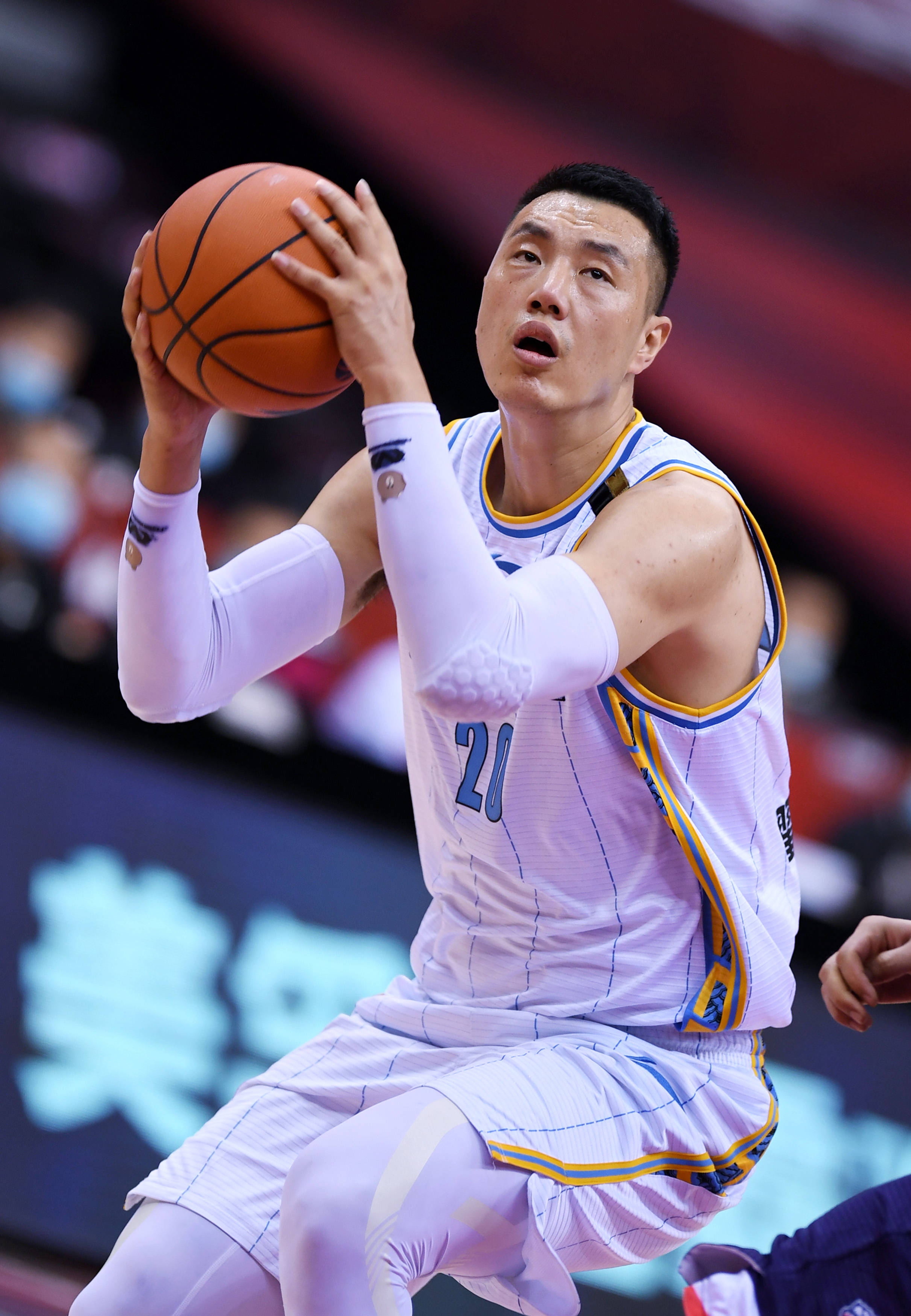  今晚CBA常规赛前瞻：斯瓦泰克伤情更新，山东泰山冲击逆转纪录